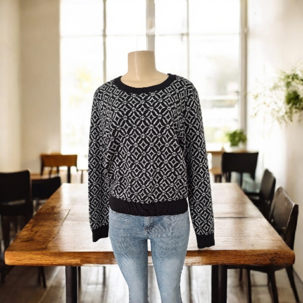 💋Michael Kors Black and White Geometric Sweater💋